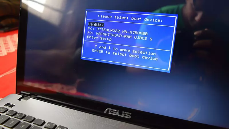 How to boot Asus laptop from USB 2